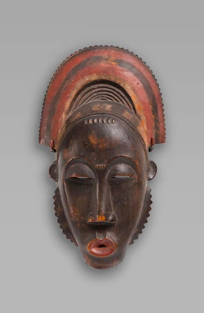 Mblo Portrait Mask with Crest